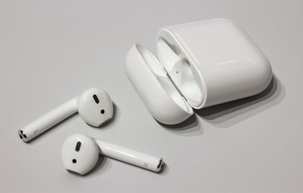 Продам airpods 2 го поколения оригинал