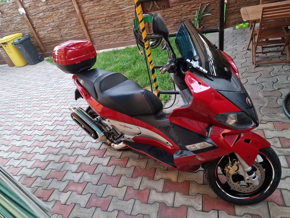 Scuter maxi  Giliera Nexus 500