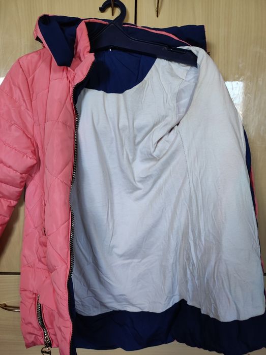 Продам куртку на девочек