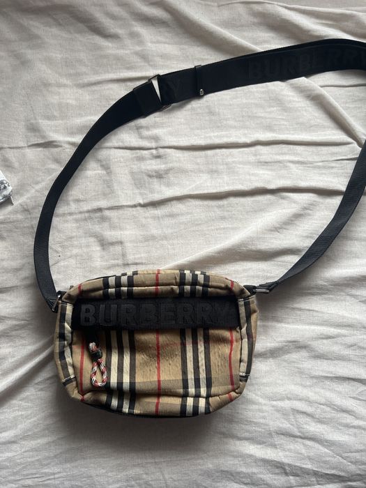 Burberry чантичка през рамо