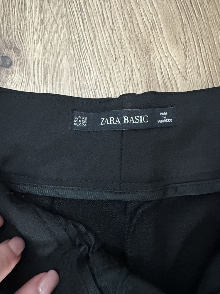 Pantaloni scurti Zara