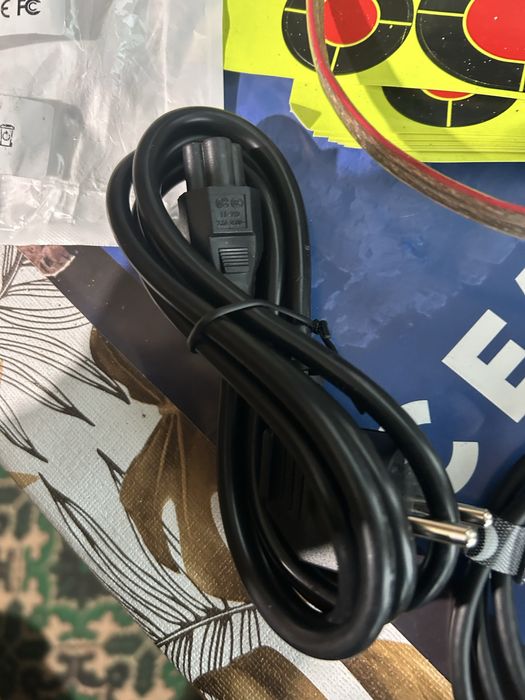 Продавам различни кабели чисто нови