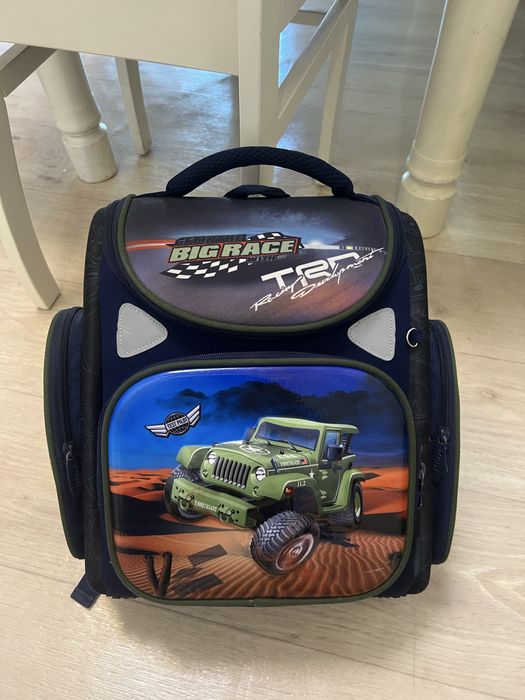 Продам школьную сумку в отличном состоянии