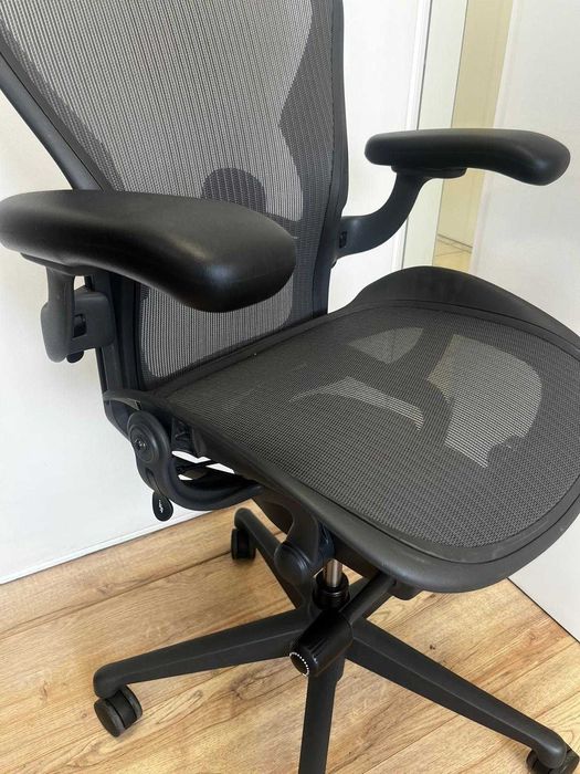 Refurbished Herman Miller Aeron Remastered Graphite