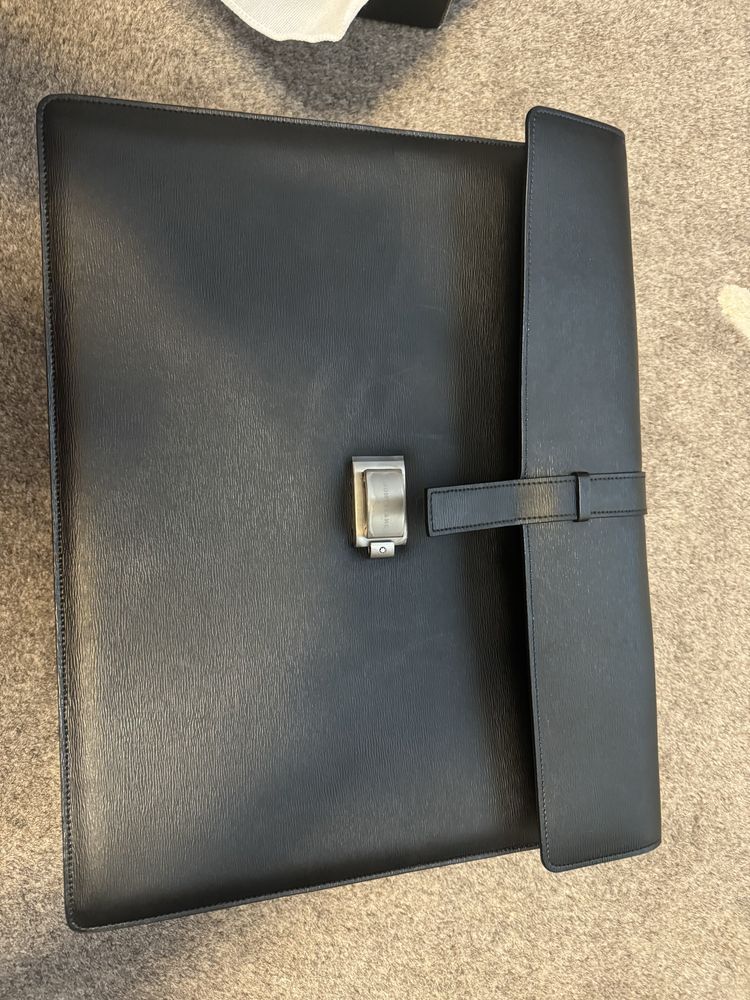 Geanta Mont Blanc 4810 Westside verificare in magazinul Mont Blanc