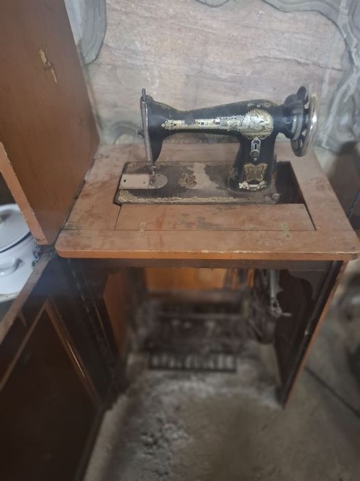 Tikuv mashinalari sotiladi