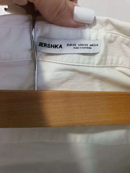 Cămașă de damă cu mâneci clopot, marca Berska