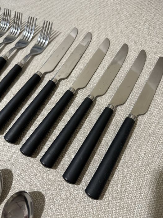 Комплект прибори за хранене