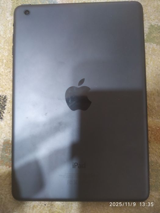 Продам iPad работает