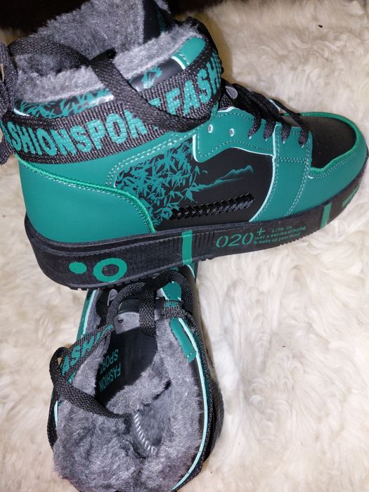 Vând adidași îmblăniți nr 41  noi în cutie