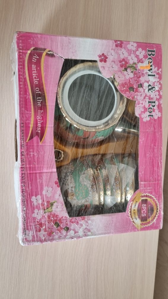Продаётся чайник и 6 кесешек