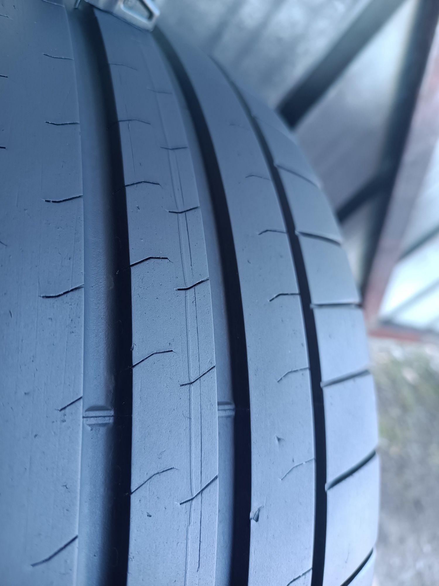 245/40/17 Bridgestone Дот 1223