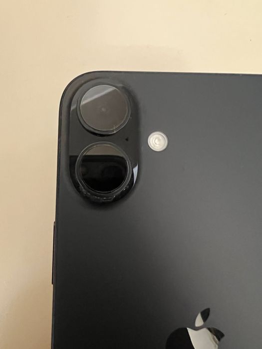 Iphone 16 plus cheren