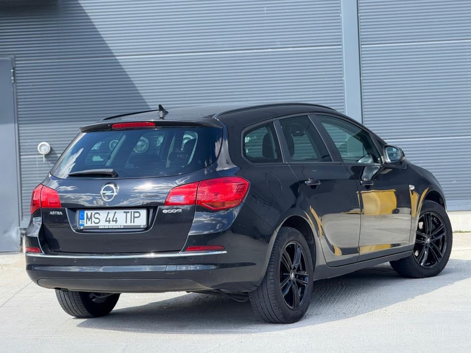 De vanzare Opel Astra J 2016/Schimb cu masina mai inalta sau offroad