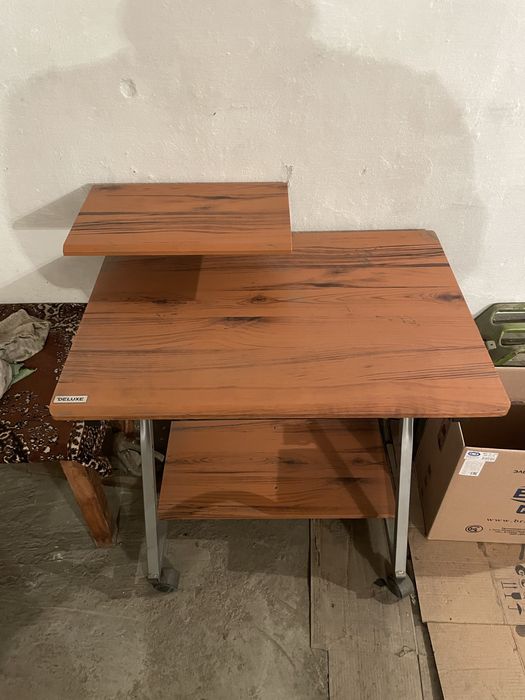 Продам компьютерный стол б/у в хорошем состоянии