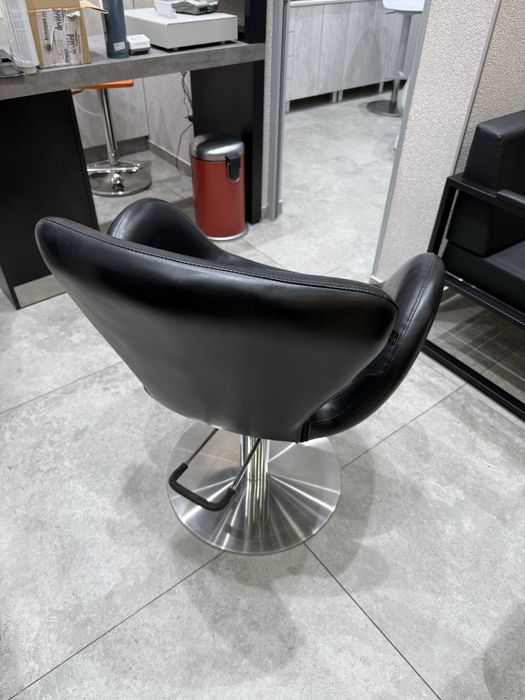 Vand 2 scaune coafor noi