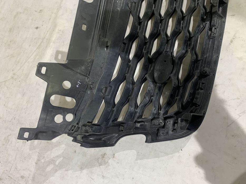 Grila radiator Range Rover Velar L560, 2018, 2019, 2020, 2021, 2022, cod origine OE J8A2-8200-BE.