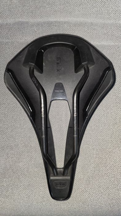 Велосипедное седло Fizik 
Производство Италия 
Поч