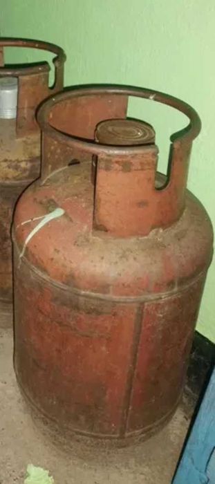 Продам газ Балоны. Красные. маленькие.