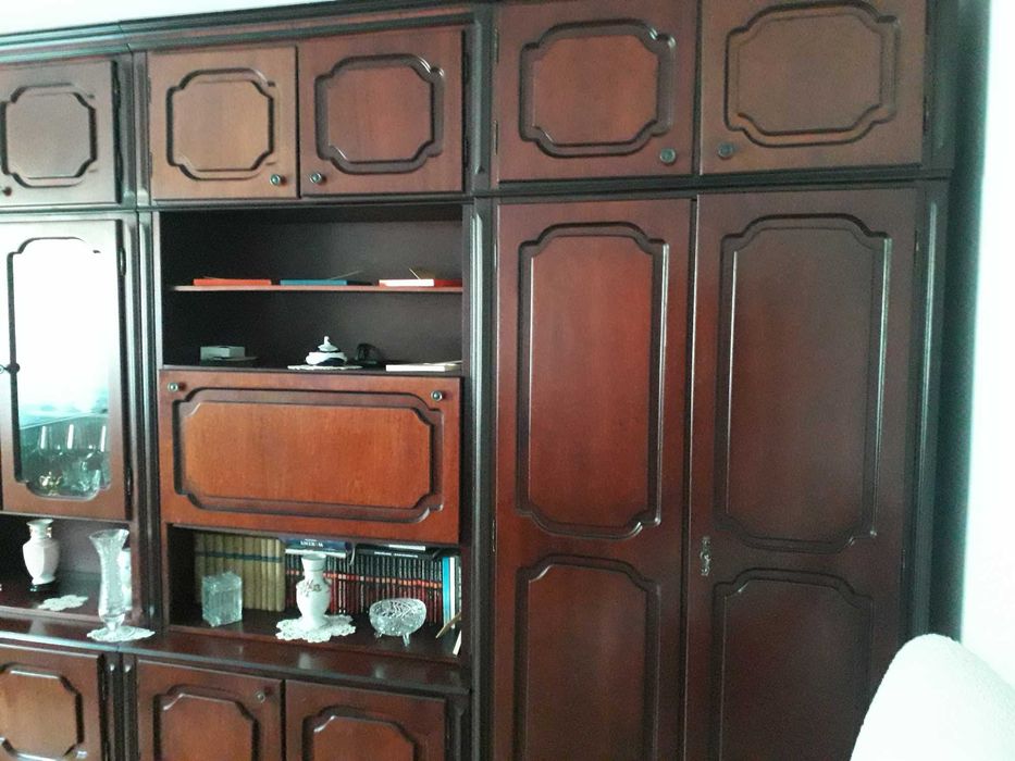 Vand mobilier de sufragerie lemn masiv