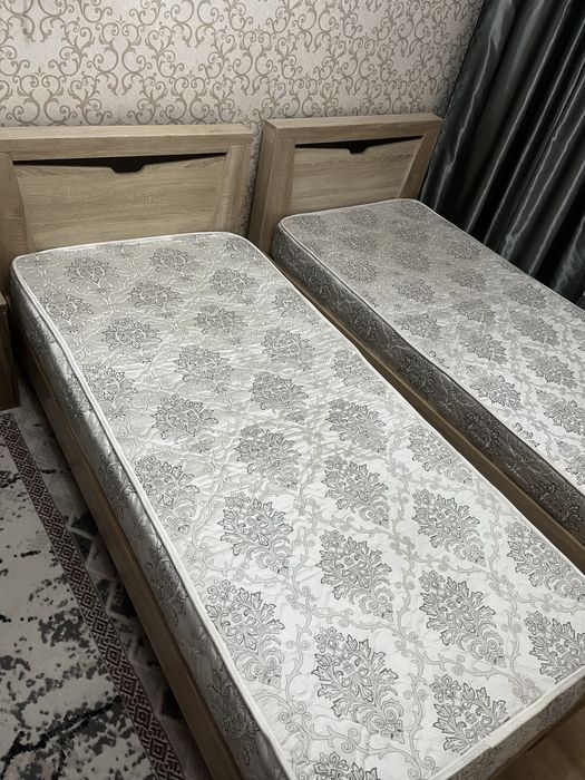 Продам кровати фирма Версаче !