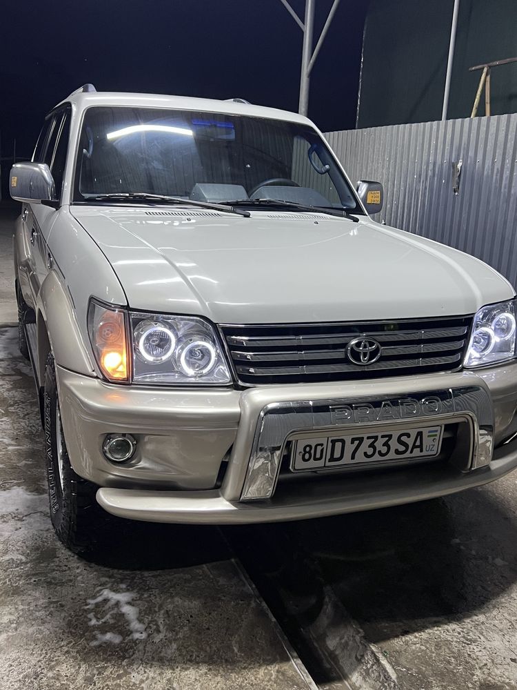 Tayota prado sotiladi.
