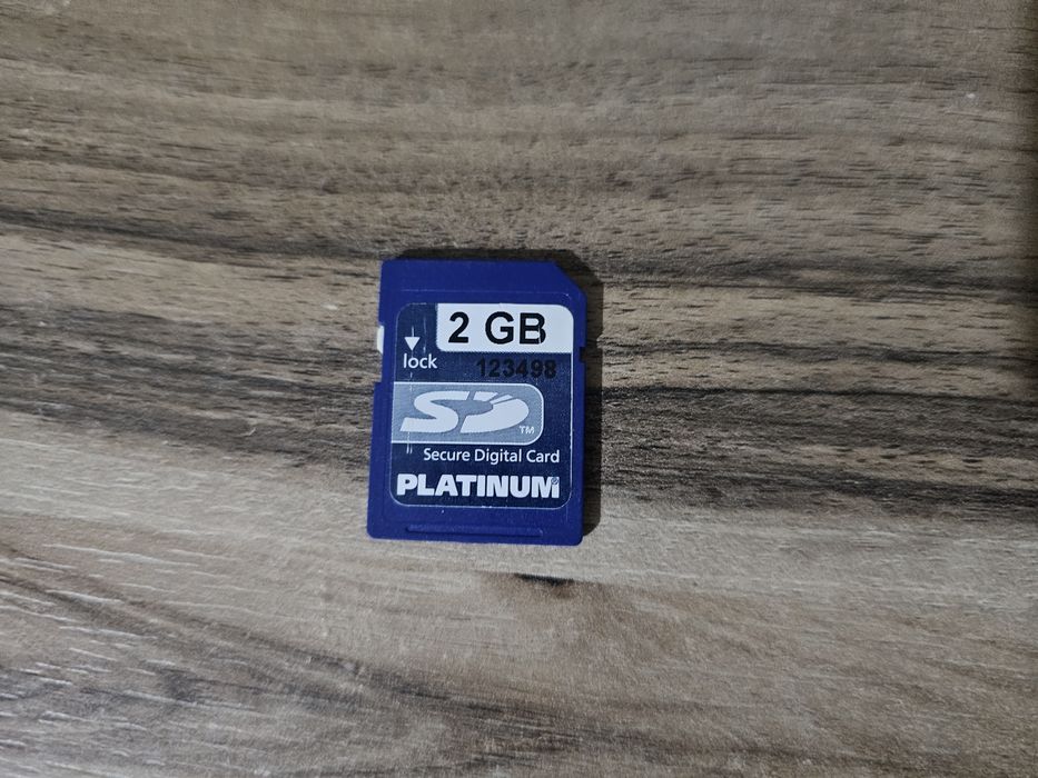 Samsung ES28 Камера + 2GB SD карта + Кабел – Отлично състояние!