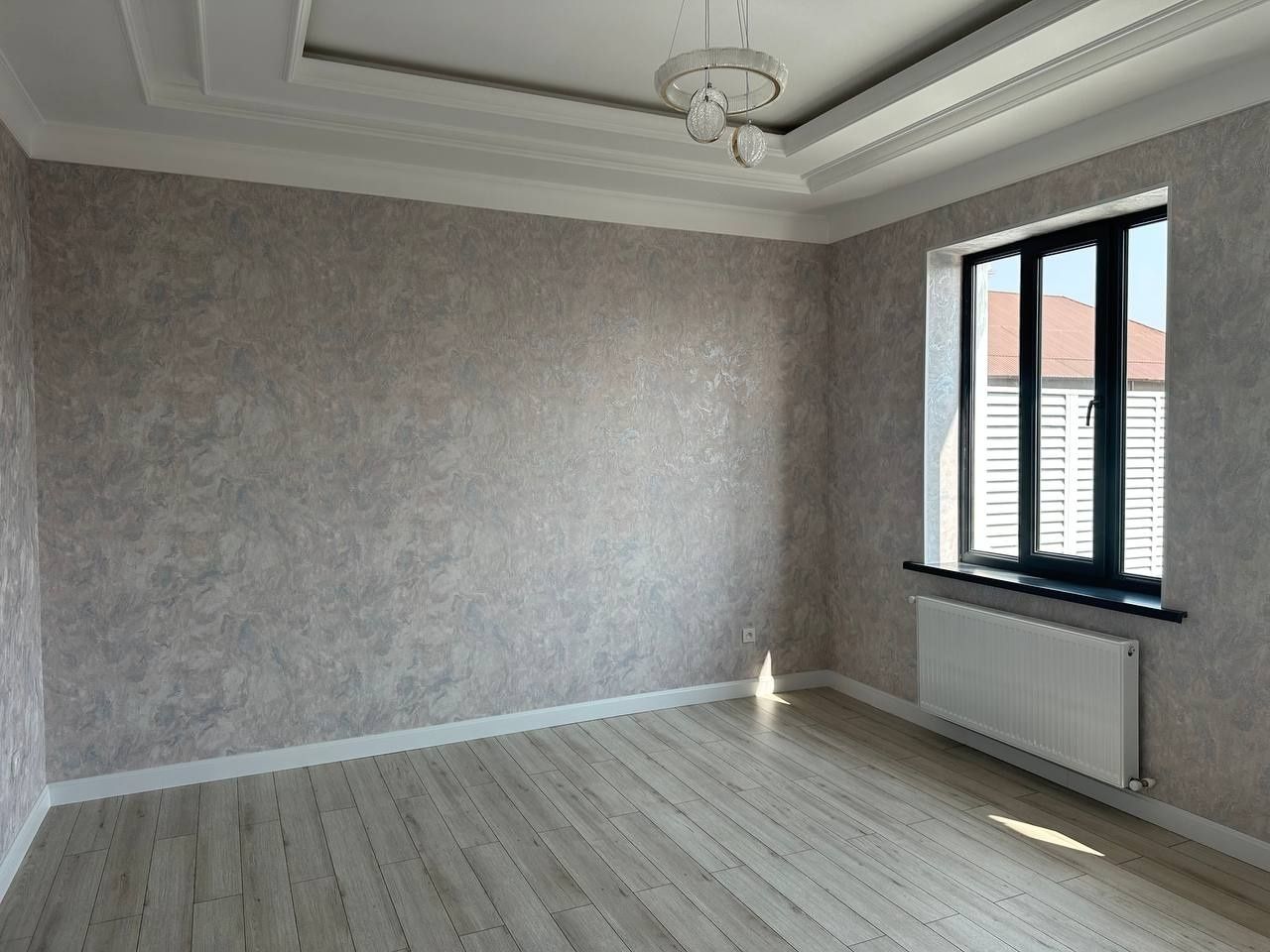 Продам новый евро дом Город Чирчик 3 сотки 3 уровня 6 комнат 450 м2