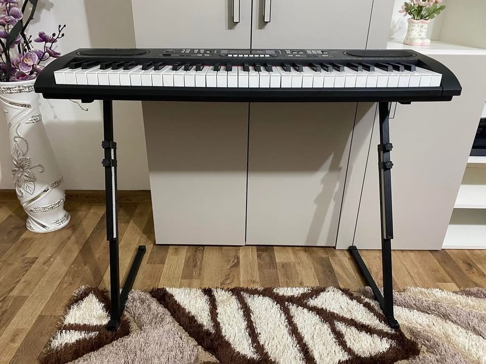 Orga electrica Bontempi 16-6125 in stare buna