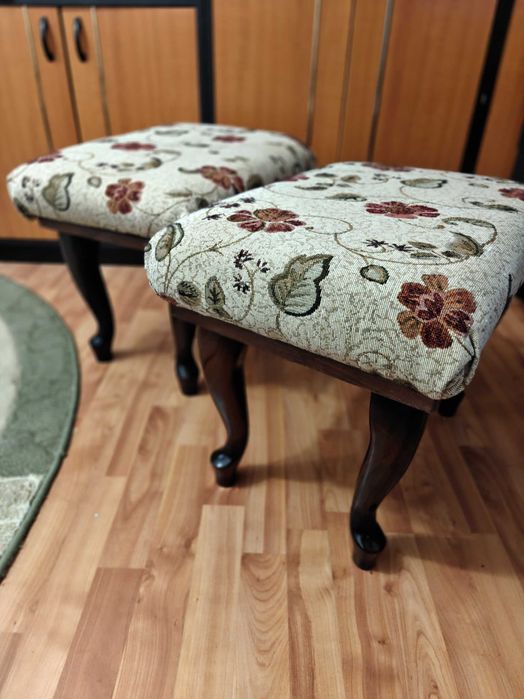 Set 2 taburete / scaune din lemn masiv