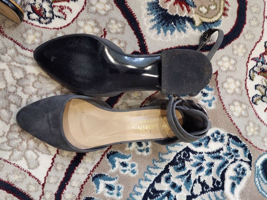 Jenskiy oyoq kiyimlar yengi