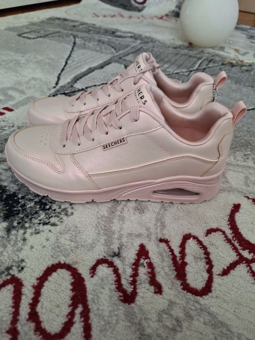 Skechers nou 40. .