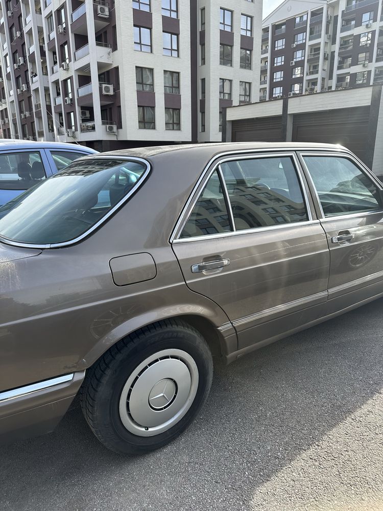 Mercedes-Benz w126 S-class