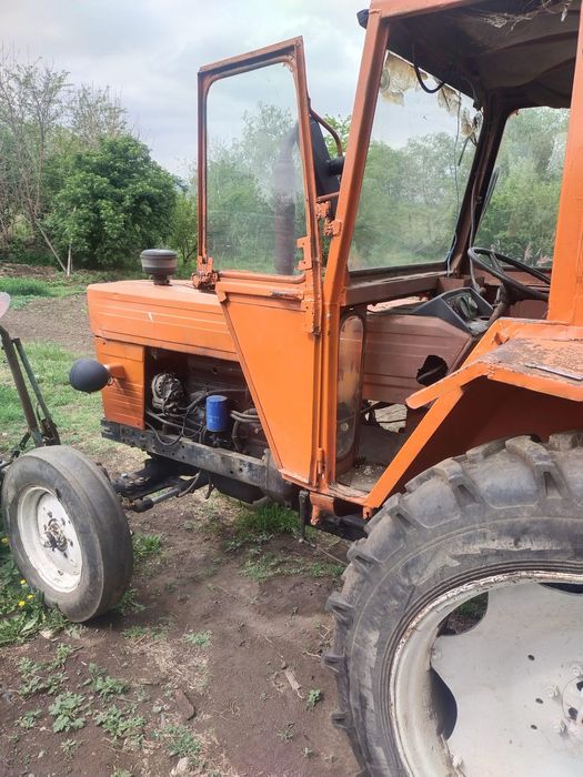 Vând tractor U650 sau schimb cu ceva mai mic