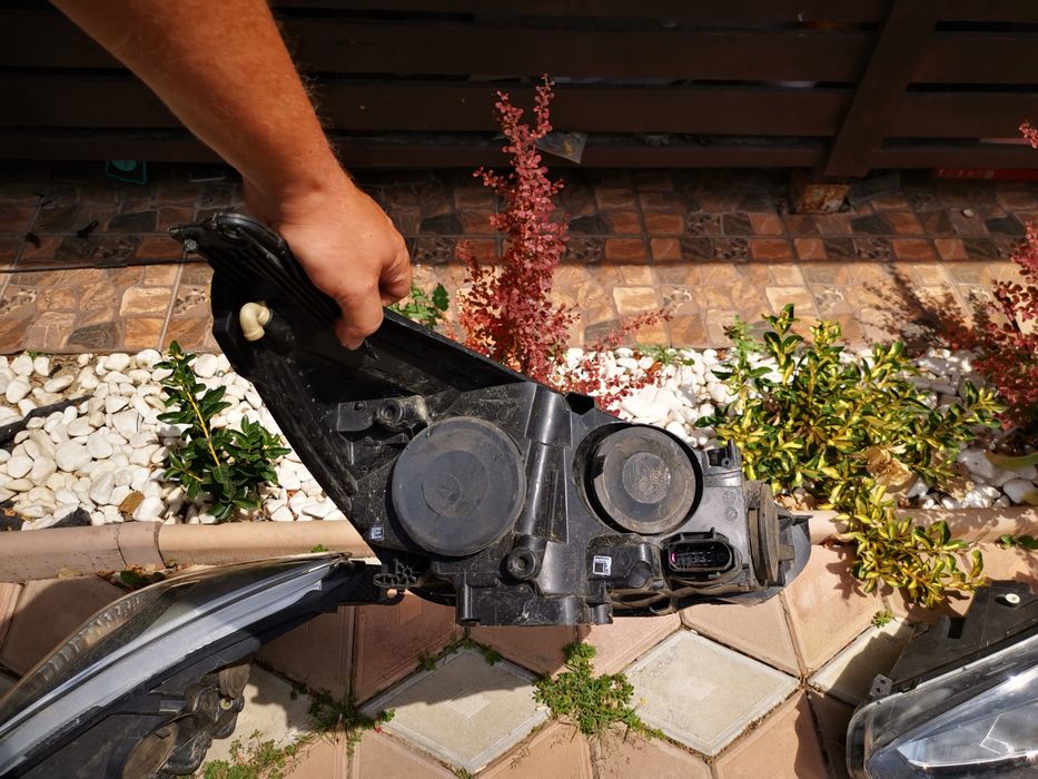 Far stânga dreapta ford focus 3 halogen