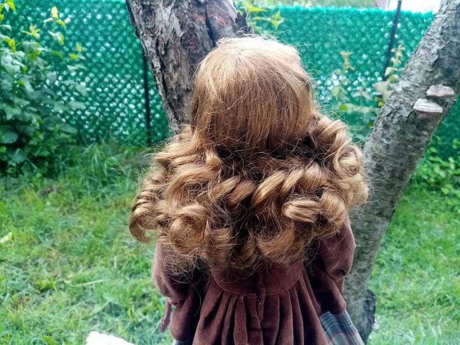 Колекционерска порцеланова кукла