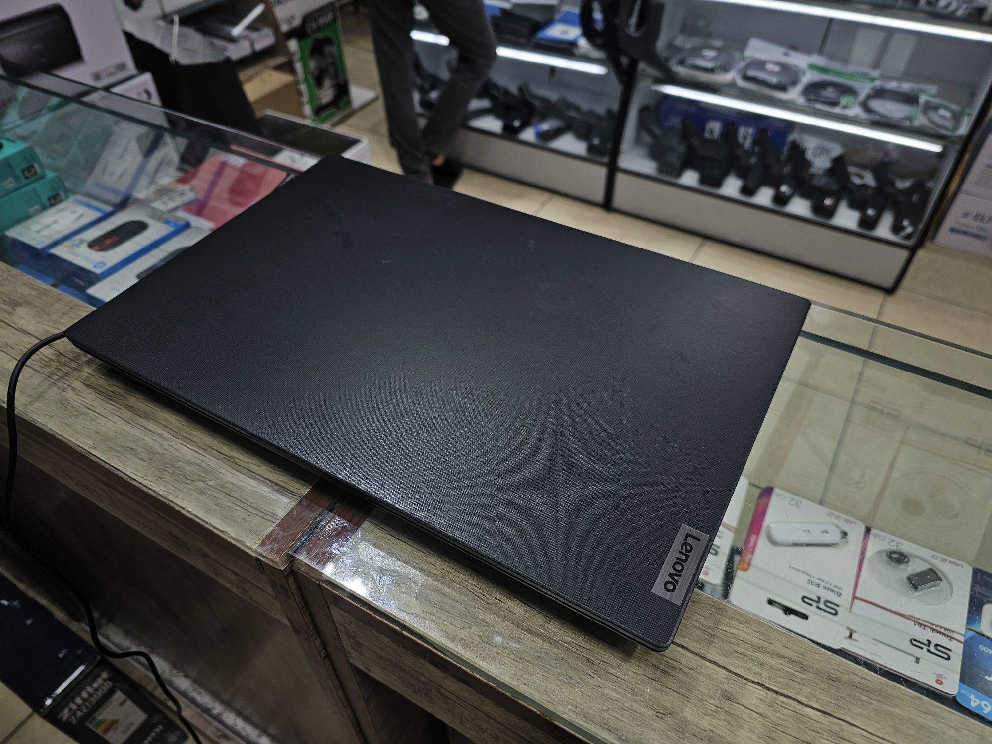 Ноутбук Lenovo V15 Core i5 11-поколения!