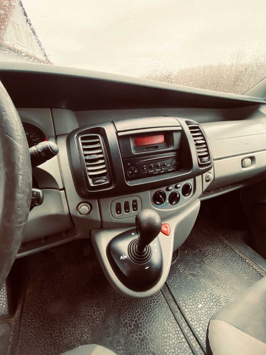 Renault Trafic Automat Mixt – 6 locuri + Marfă – Motor 2.5 dCi