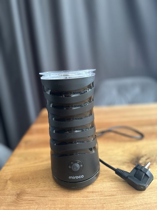 Уред за разпенване на мляко - капучино/лате