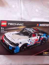 Set LEGO Technic: Nascar Next Gen Chevrolet Camaro ZL1 42153