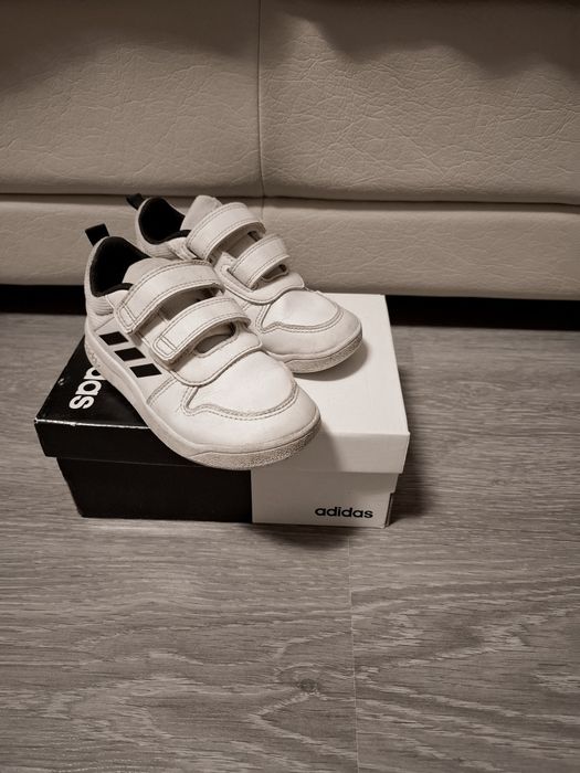Детски Обувки Adidas Tensaur, номер 26