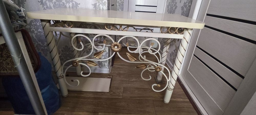 Подставка аквариумга, бошка максадда хам ишлатса бу́лади