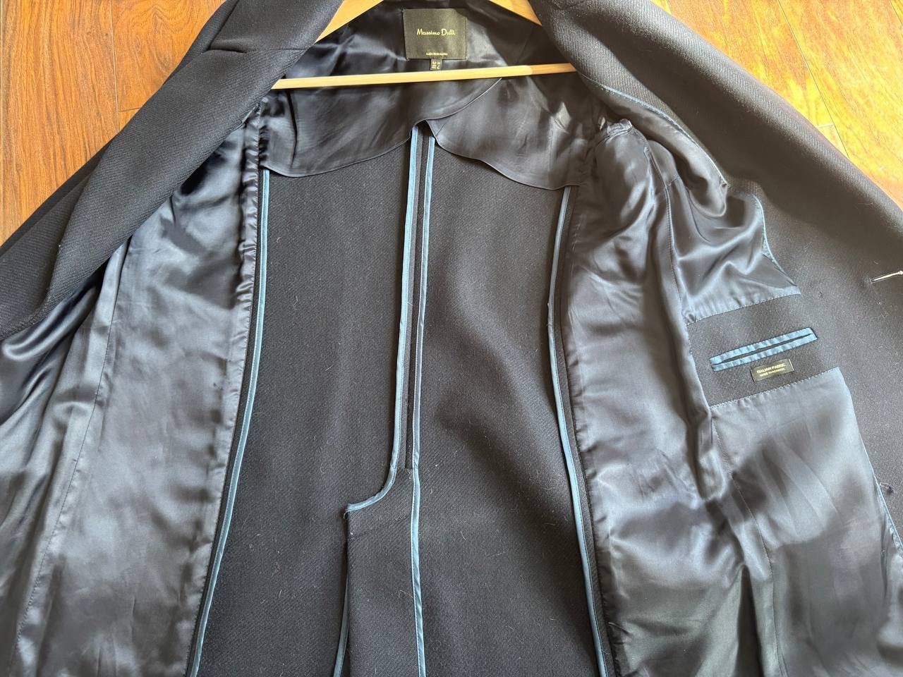 Уникално синьо палто от Massimo Dutti в отлично състояние.