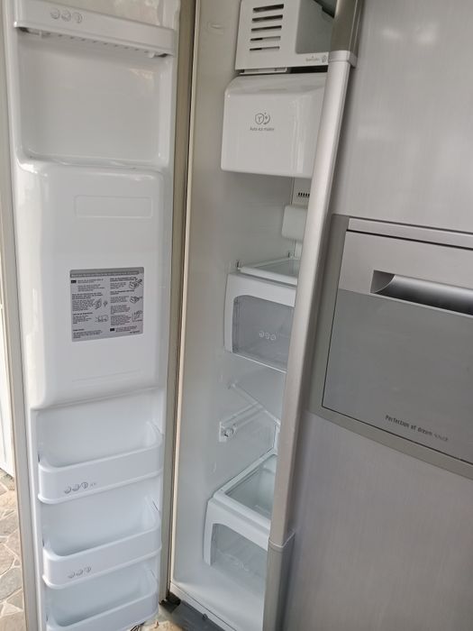 Vând frigider și congelator LG