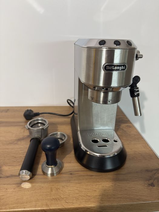 Vand esspresor delonghi dedica