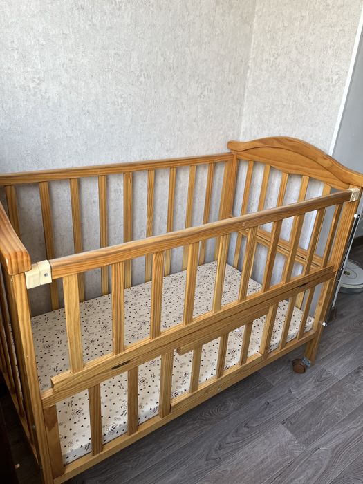 Продам детскую кроватку