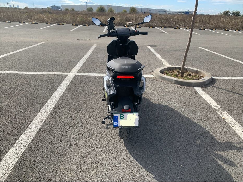 Scuter electric Zeeho AE8+