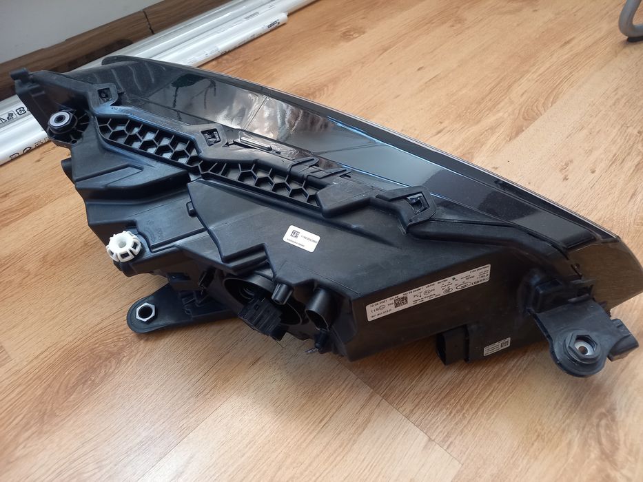 Far stanga skoda superb full led  cristal