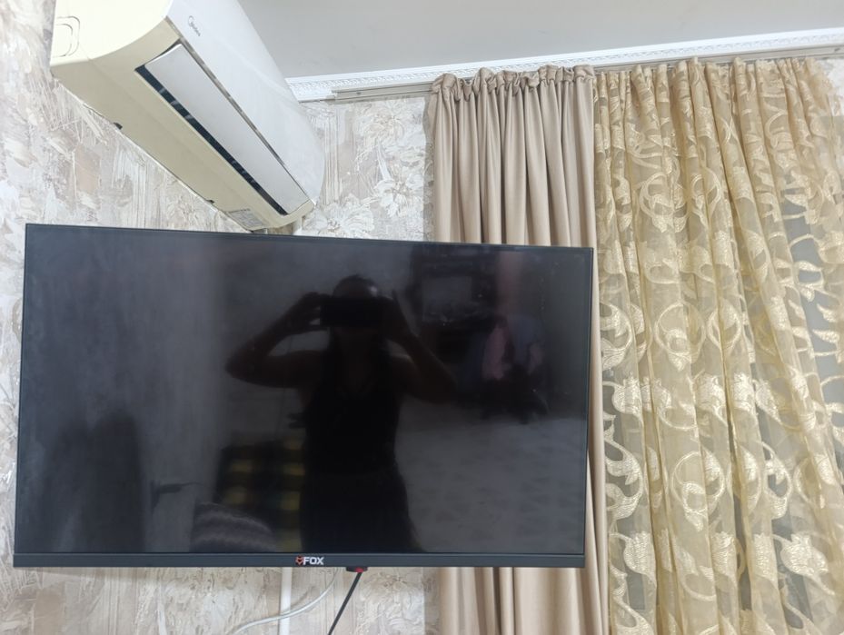 Телевизор  Fox  с кронштейном