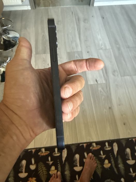 Vand Iphone 12 negru , 83 baterie